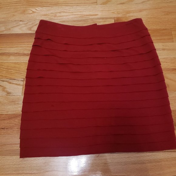 Red Layered Skirt Zipper Front - Picture 2 of 4